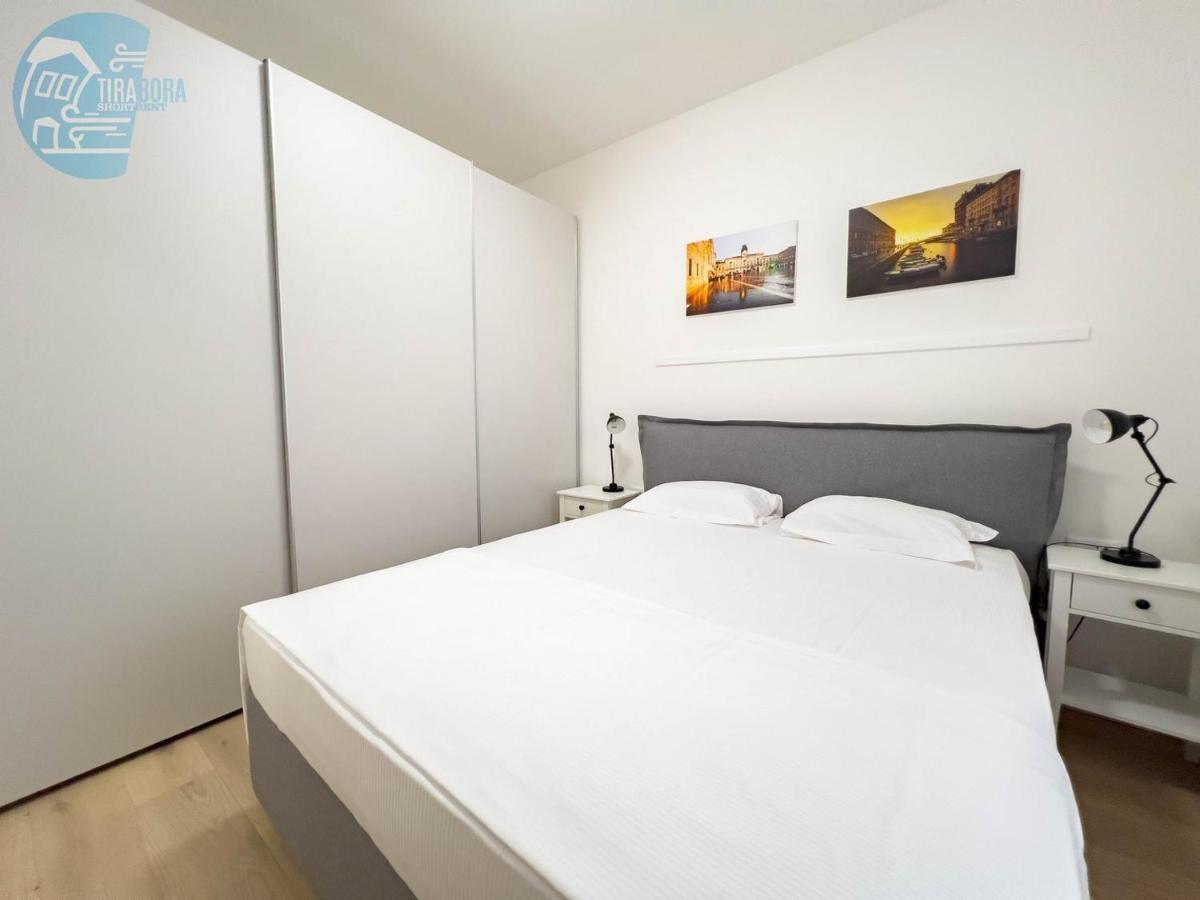 Piazza Della Borsa 3C Tirabora Short Rent Apartment Trieste Exterior photo